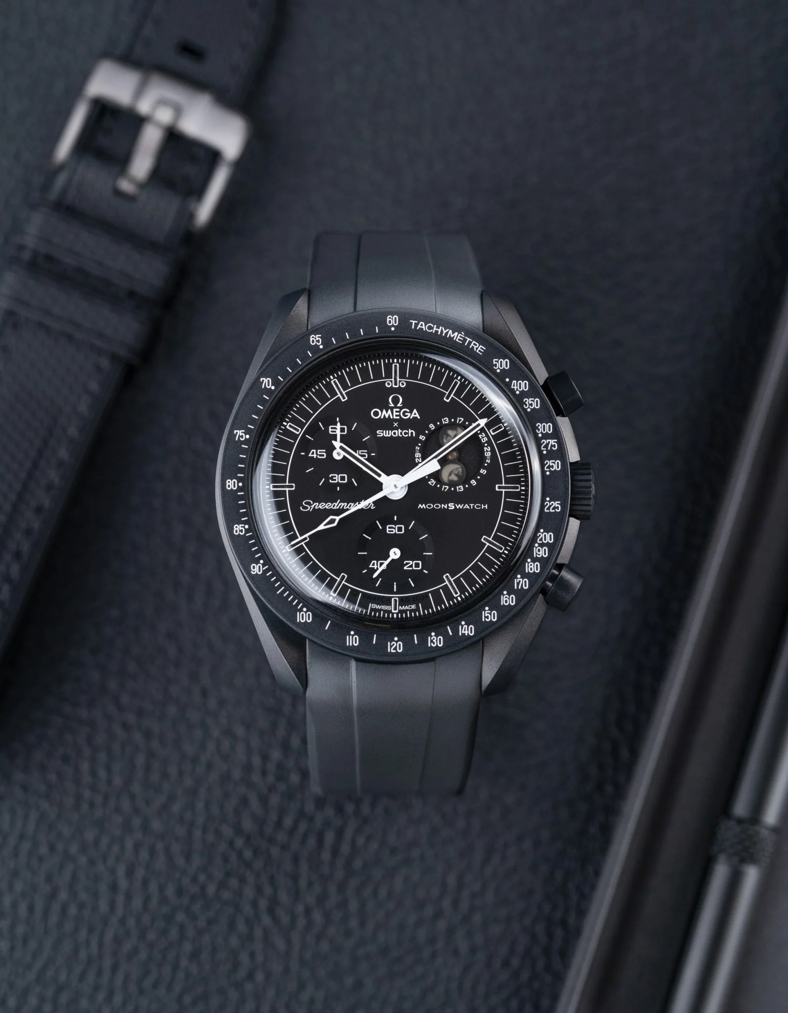 Curved Rubber Strap - Black - Image 3