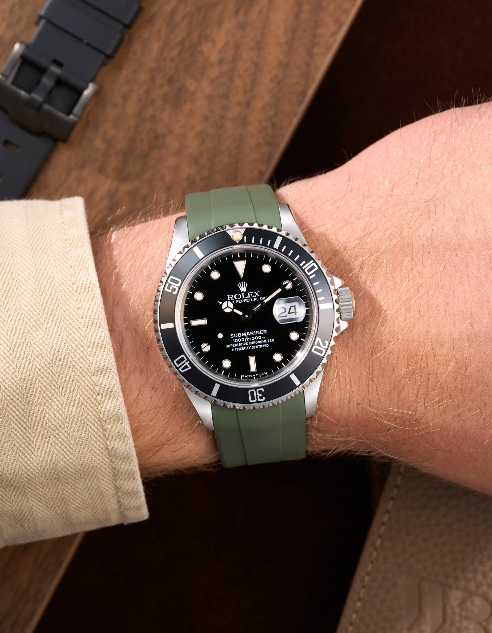 FKM Rubber Strap for Rolex Submariner 16610 - Image 11