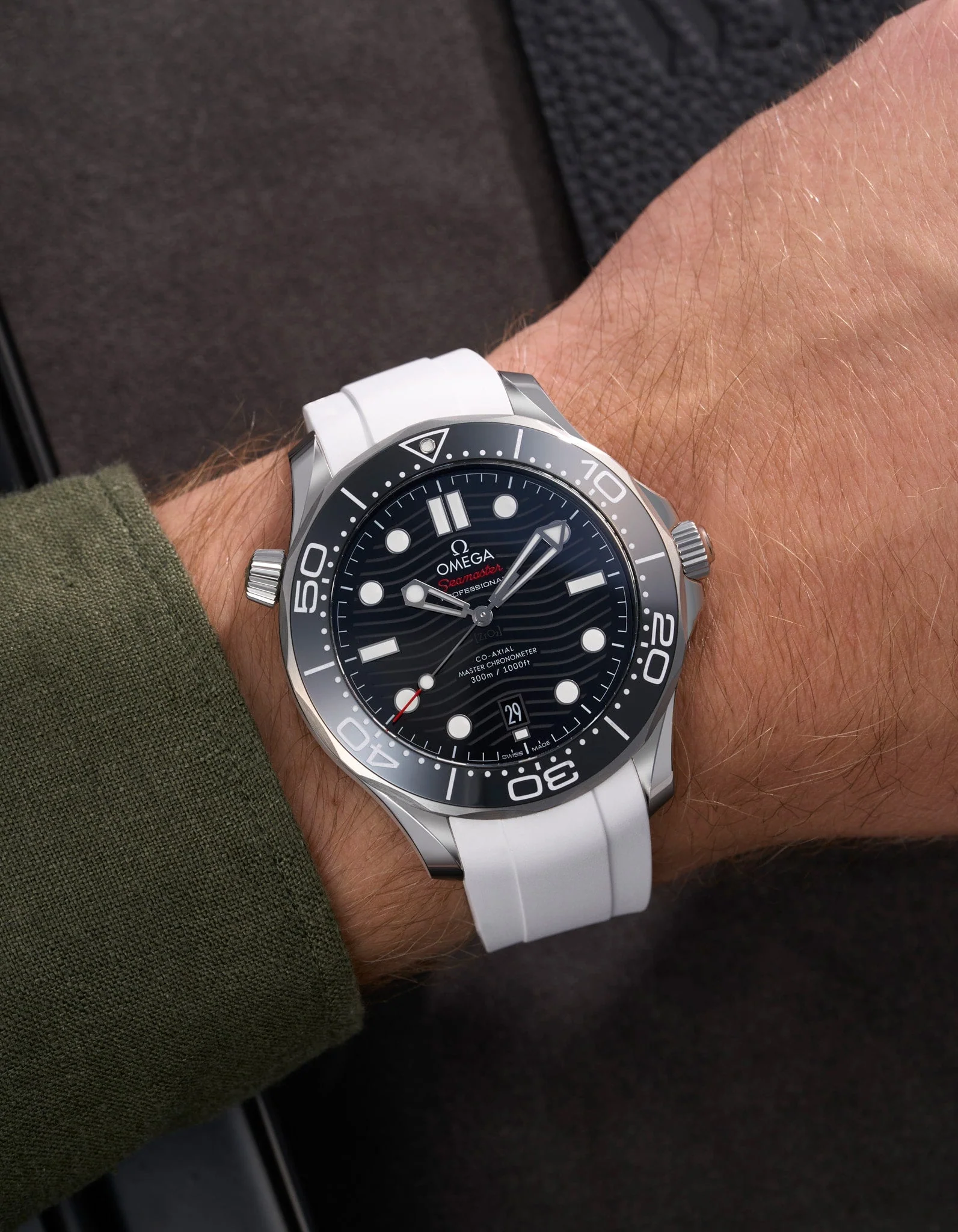 Rubber Strap for Omega Seamaster Diver 300 42mm Black - Image 8