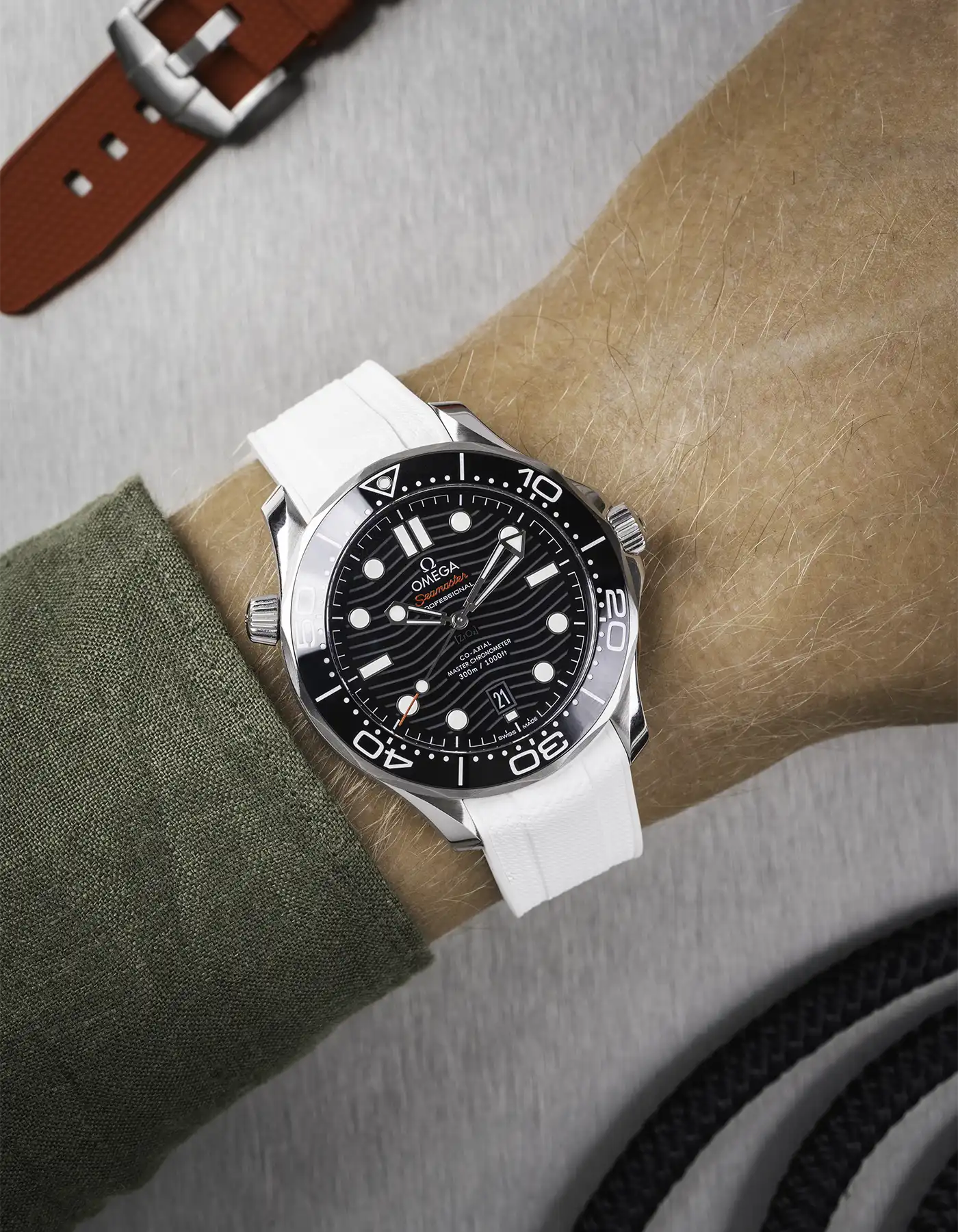 Rubber Strap for Omega Seamaster Diver 300 42mm Black - Image 12