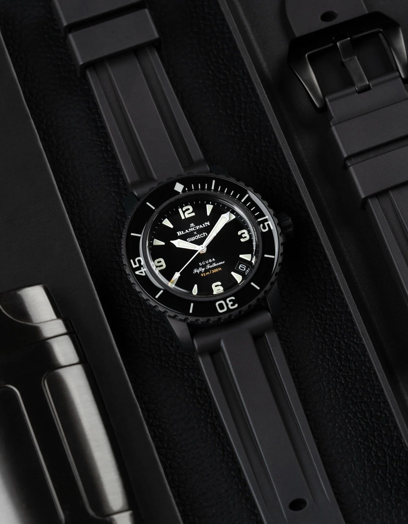 Black Universal FKM Rubber Strap 20mm-24mm - Image 3
