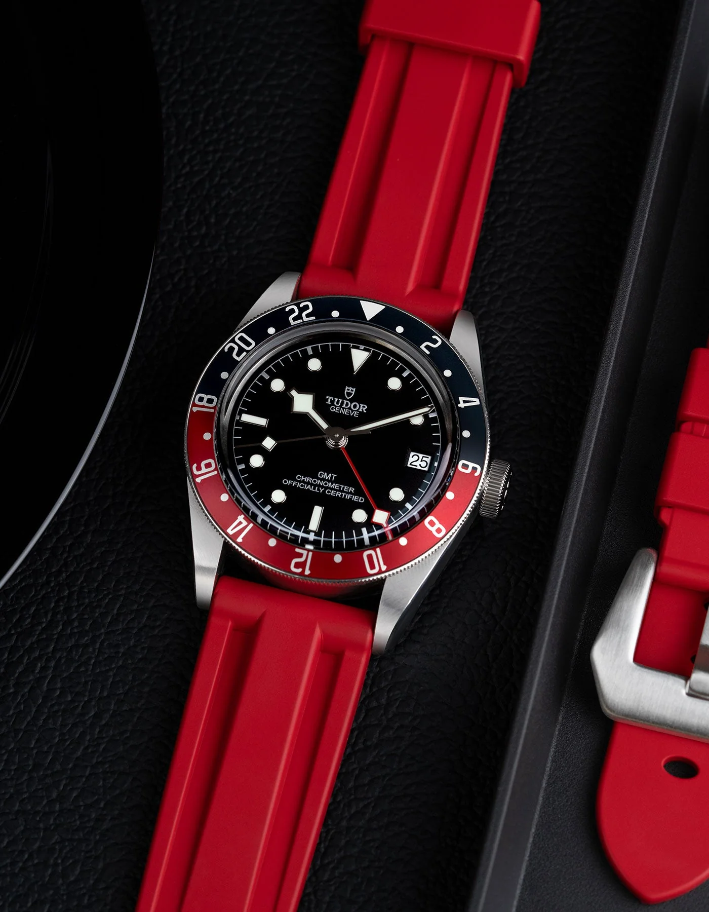 Red Universal FKM Rubber Strap 20mm-24mm - Image 4